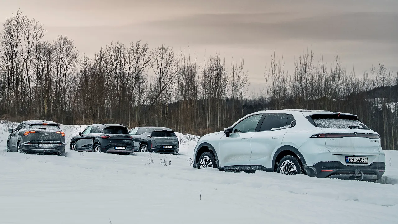 30 cm snø og bratte bakker: Klarer de billigste 4X4 seg?