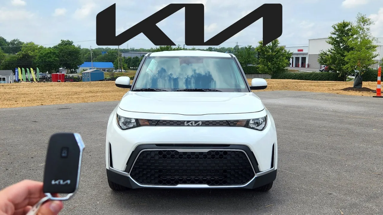 2023 Kia Soul // Meet the REFRESHED Boxy Value KING! (Under $20K)