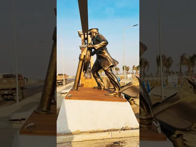 Tượng Thuỷ Thủ Lái Tàu - Vinhomes Royal Island