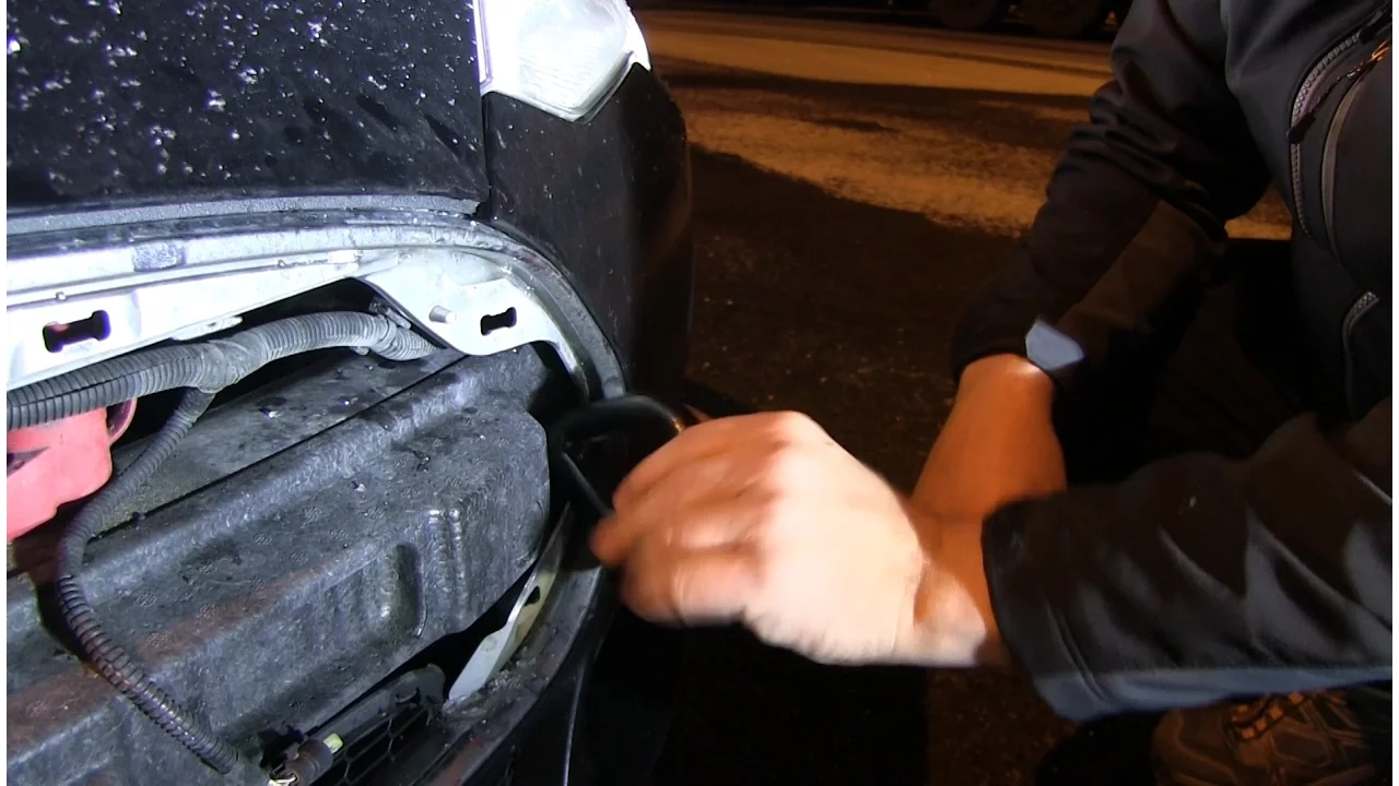 Model S: How to take off nose cone and attach tow hook