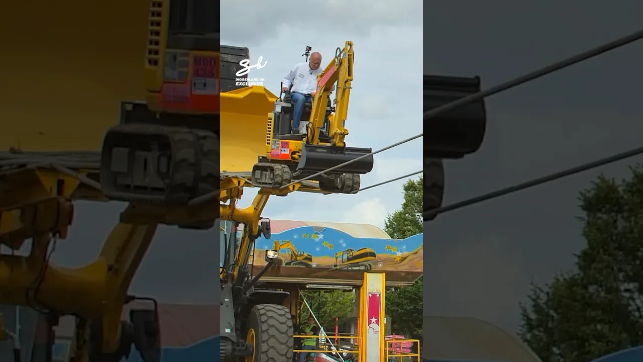 Imagine walking a tight rope... on a digger 😯 #digger #challenge #vehicles