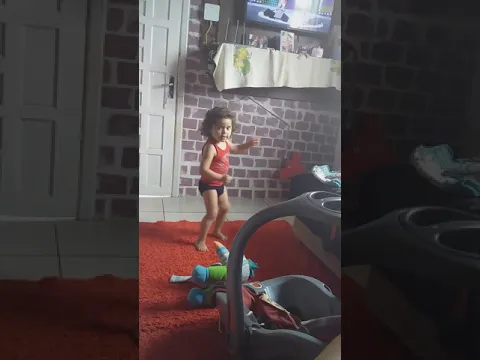 SOPHIA DANÇANDO NAO SE REPRIMA PATATI E PATATA