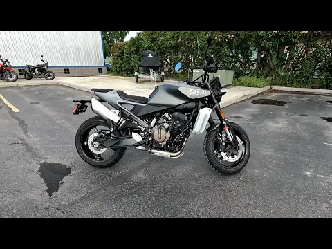 2027 Husqvarna Svartpilen 801 Thumbnail alt