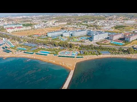 Eftalia Ocean Resort Außenansicht mit mehreren Pools und Strandbereichen.