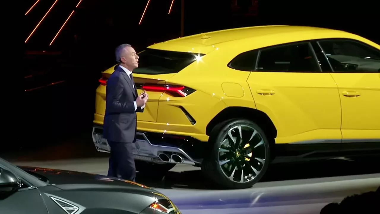 2018 Lamborghini URUS - World Premiere!!