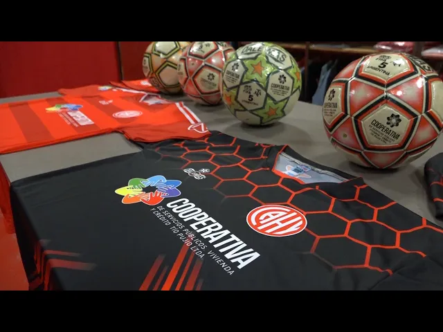 ENTREGA DE MATERIALES AL CLUB ATLÉTICO HIPÓLITO YRIGOYEN
