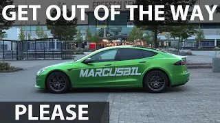 Tesla Model S Plaid hammering on German autobahn