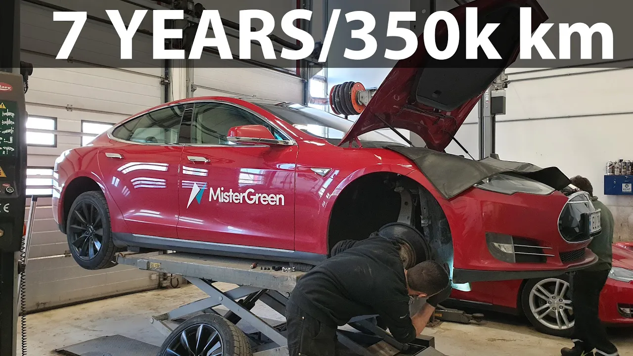 Bilexperten Bosch inspecting 2013 Model S P85 (Millennium Falcon)