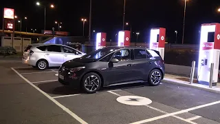 Race between ID3 and e-tron part 2