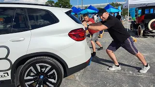 Elektroauto muss geschoben werden!!