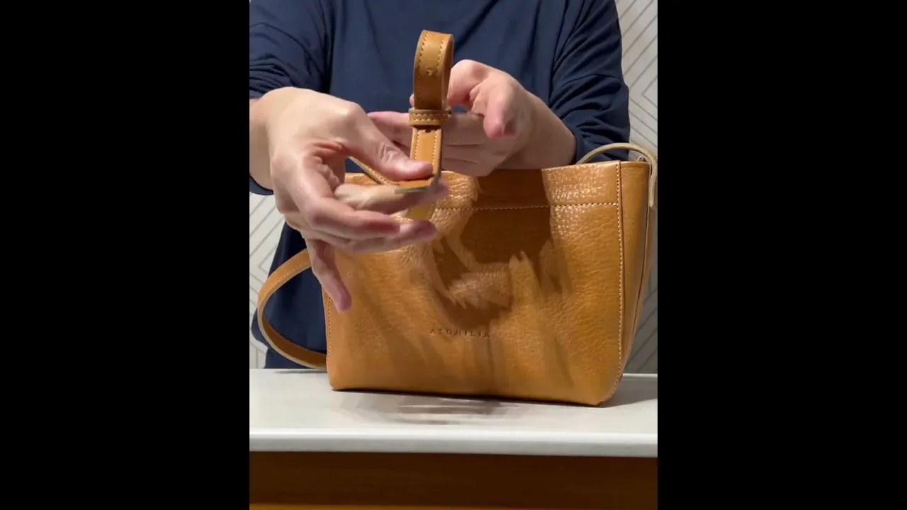 Video de ASOMILIA MAIOLINA | Carteras de Cuero Argentino Auténtico