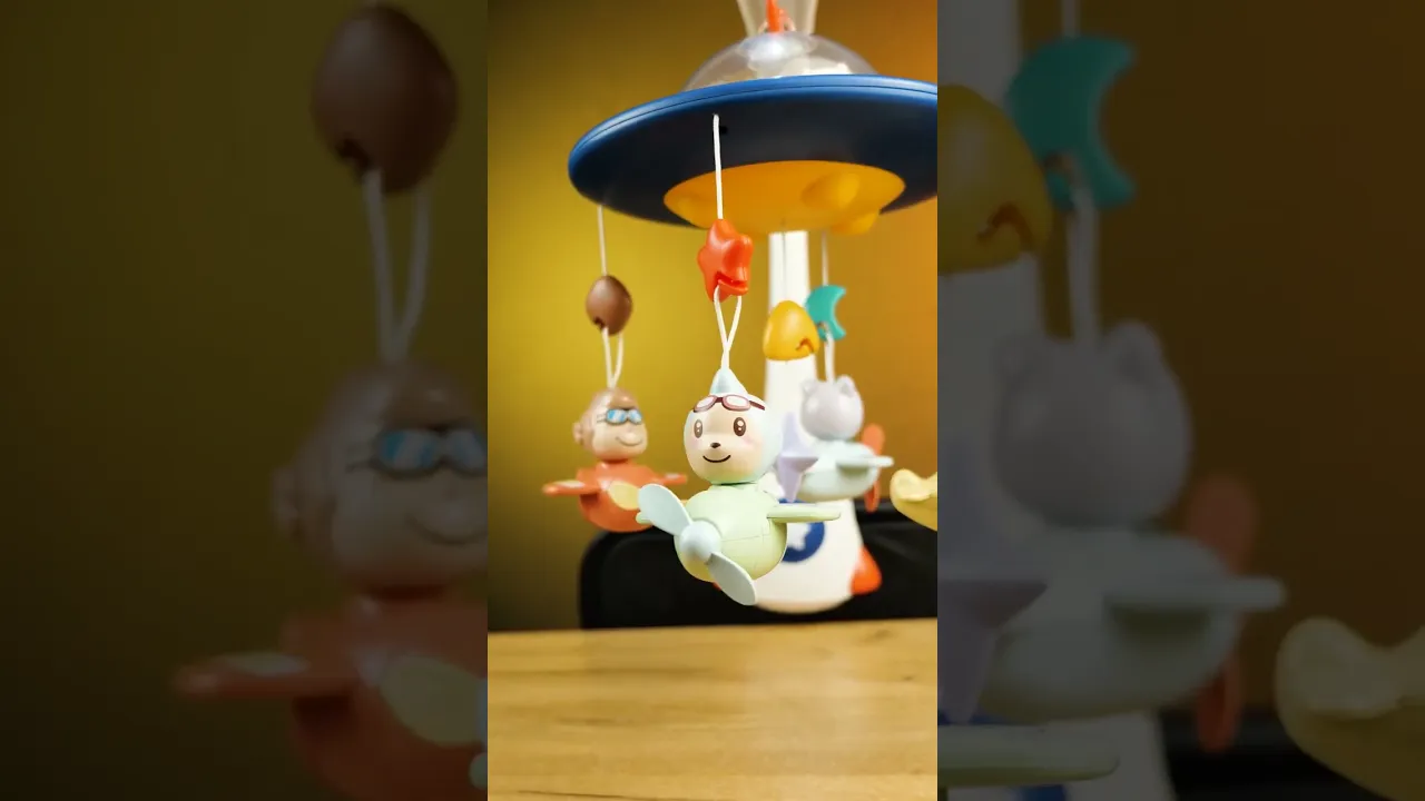 Мобиль Космические приключения с проектором, пультом и колыбельными