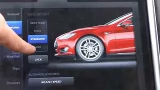 Tesla Model S normal vs low suspension at 160 kph/100 mph