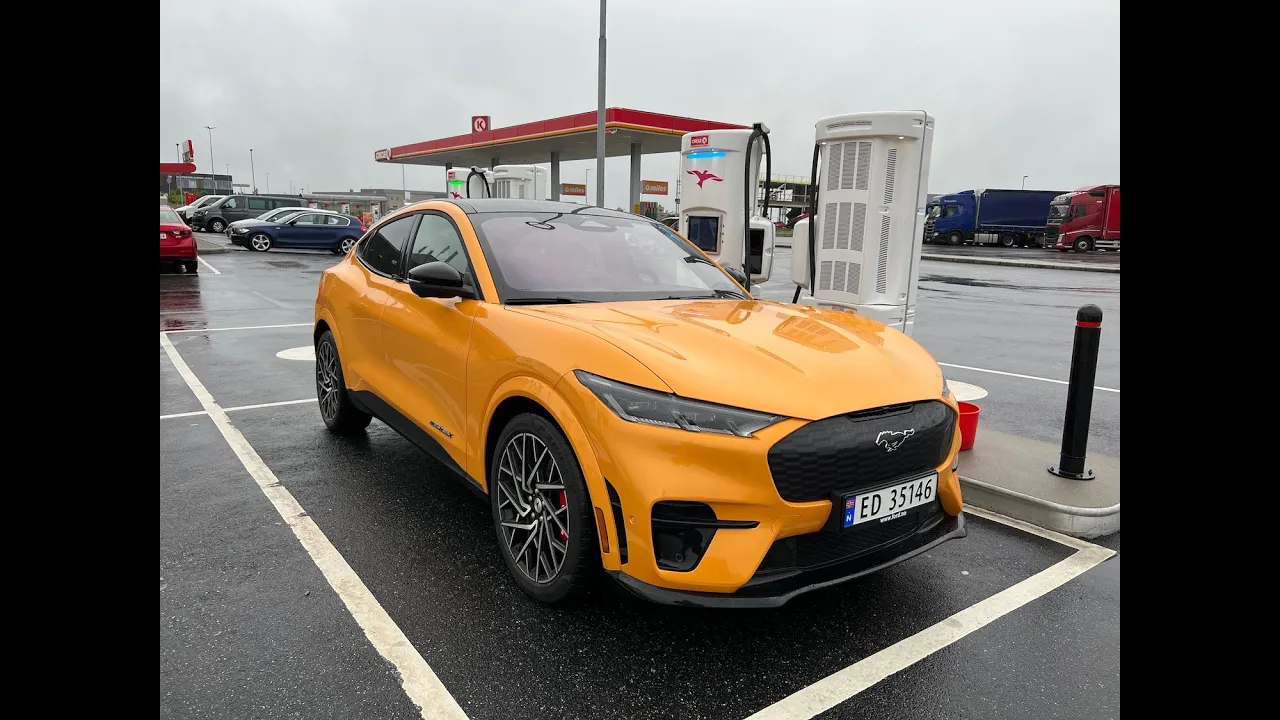 Ford Mustang Mach-E GT og test av Plug and Charge