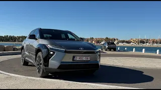 Nye Toyota bZ4X produksjonsmodell prøvekjørt i Sotogrande, Spania