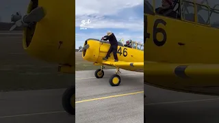 Hand-Cranking A Plane! 💪 #plane #aircraft #airplane