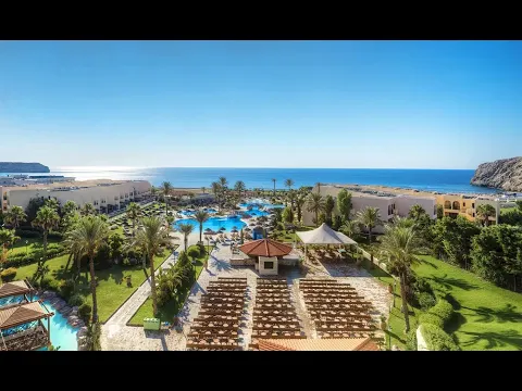 Luftaufnahme des Atlantica Aegean Blue Resorts mit Pool und Strand