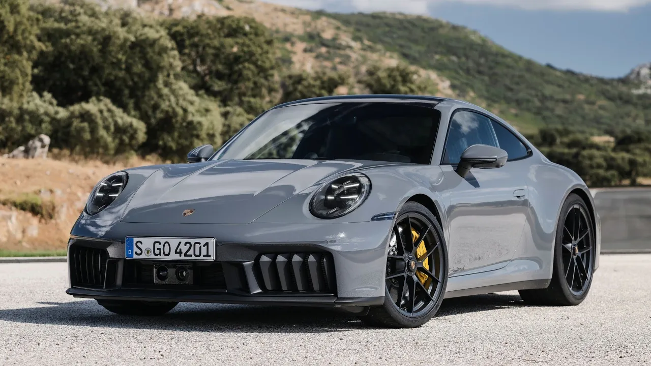 Ordering a 2025 Porsche 911 (992.2) 4k