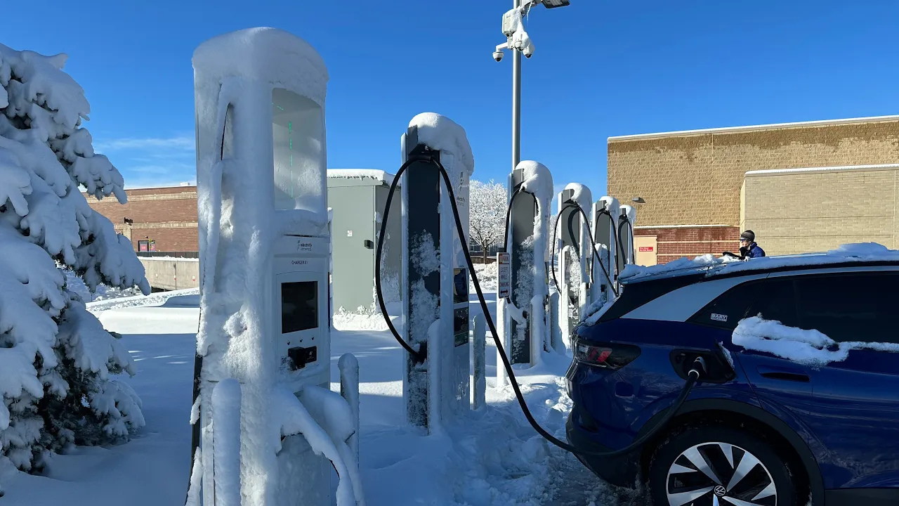 Unwrapping The Christmas Week From Hell For EV Drivers Using CCS