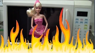 Barbie no Microondas - Barbie on Microwave