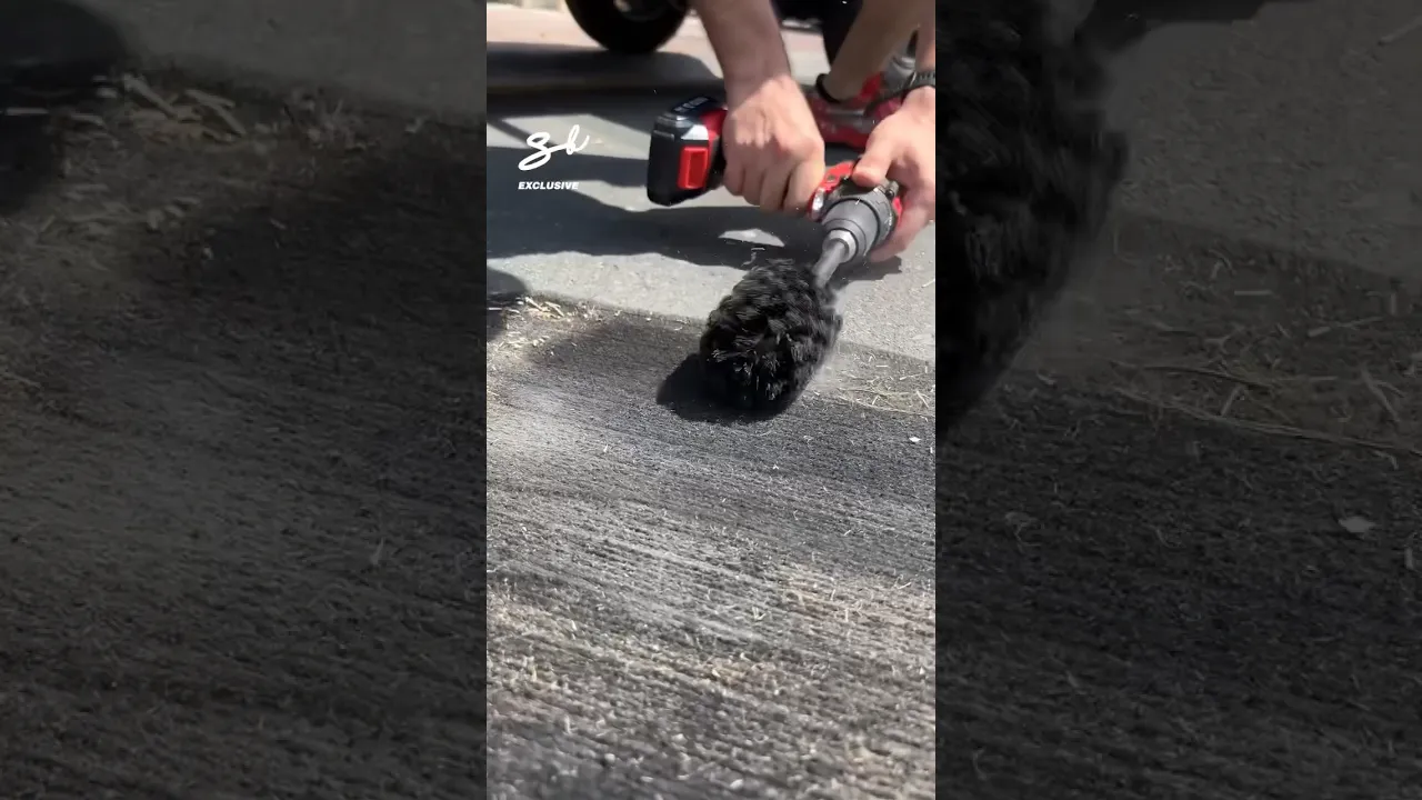 You've been cleaning your car wrong all this time...🤣🧽 #clean #hack #cars