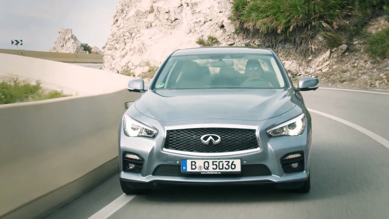 Infiniti Q50 driving scenes - Autogefühl Autoblog