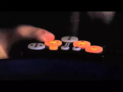 Miniature de la vidéo du produit pour Contrôleur DJ de point de repère et de boucle Novation Dicer