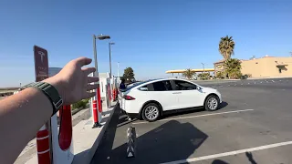 Stuck At A Charger In California! Entire Supercharger Site Offline & Half Broken EA