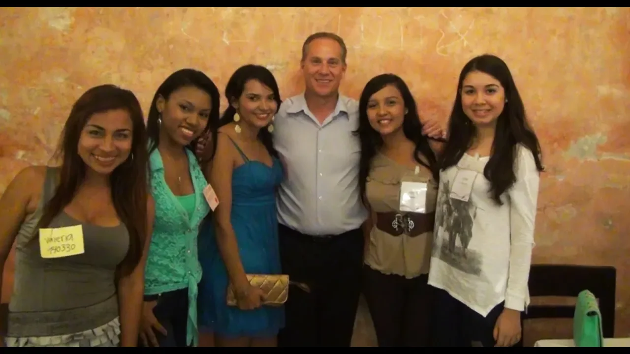 BEST Place in Cartagena to Meet Colombian Women