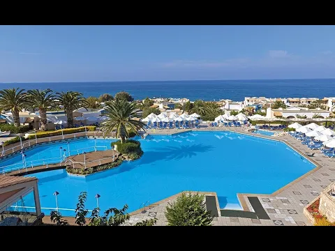 Allee mit Palmen am Aldemar Knossos Royal Resort mit Blick auf das Meer