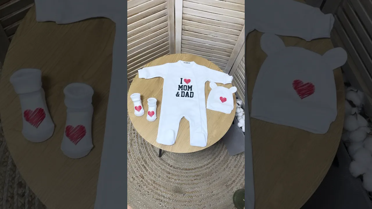 Чоловічок-сліп новонародженому з написом "I love mom&dad"