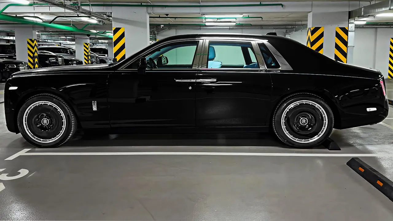 2024 Rolls Royce Phantom - Ultra Luxury Ship in details