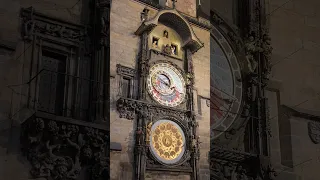 Reloj astronómico de Praga en funcionamiento. #nosolodados #orloj