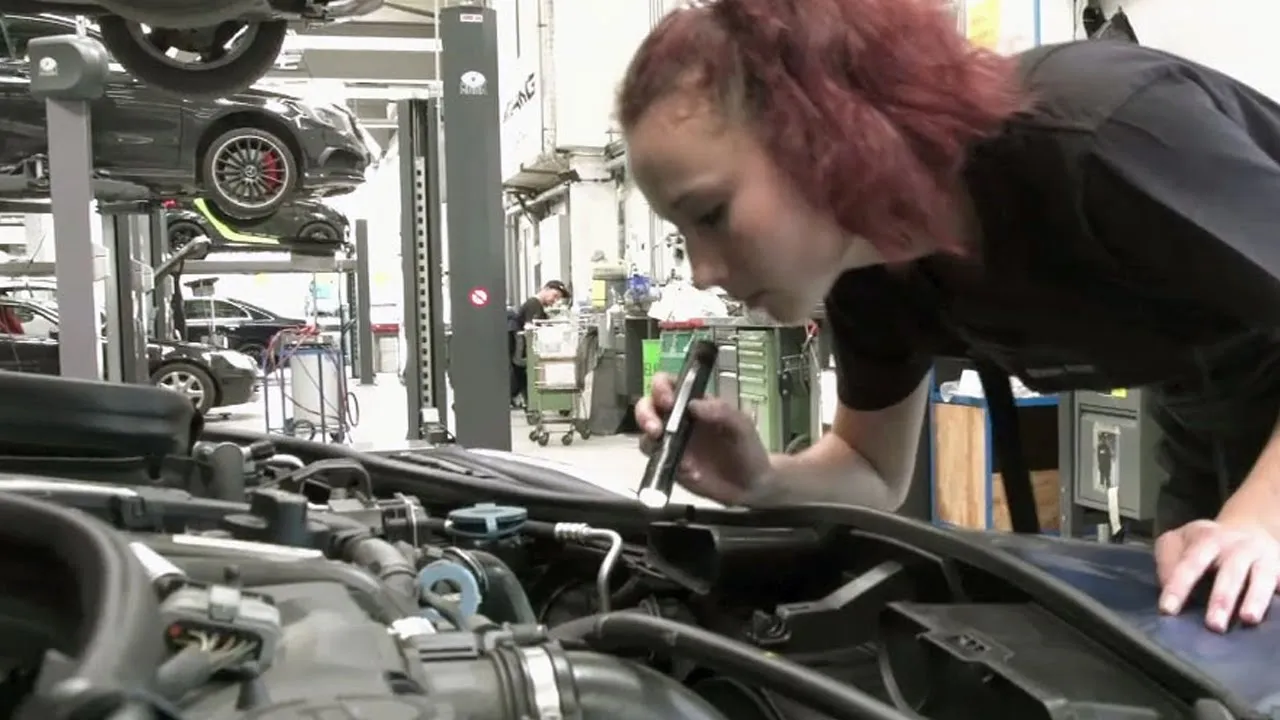 Automobil-Fachmann/-frau EFZ – Film mit Porträt einer Berufstätigen