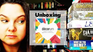 Unboxing Décorum