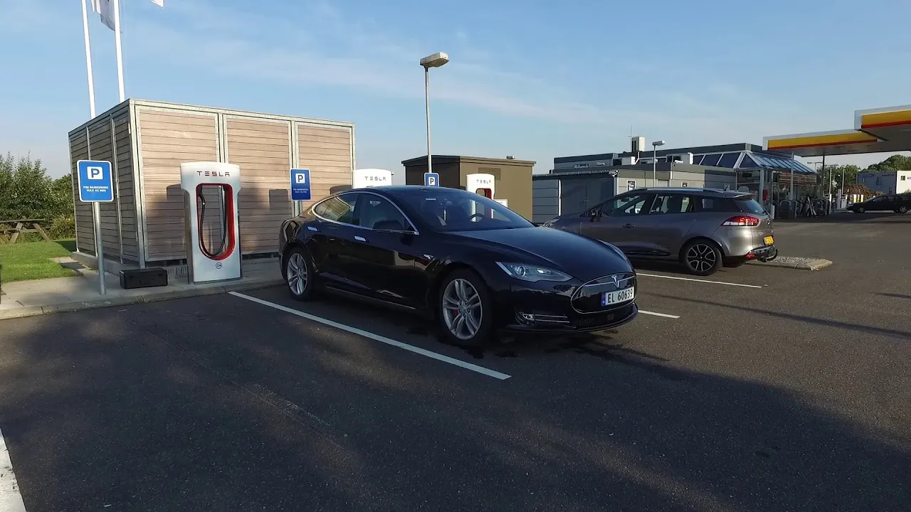 World record: P85D driving 728.7 km, 452.8 mi on a single charge
