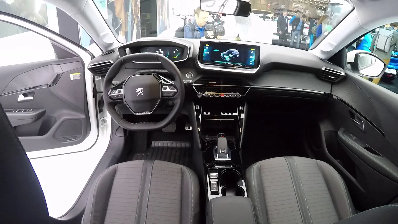 Coup d'oeil sur la Peugeot e-208 électrique au salon de Genève 2019