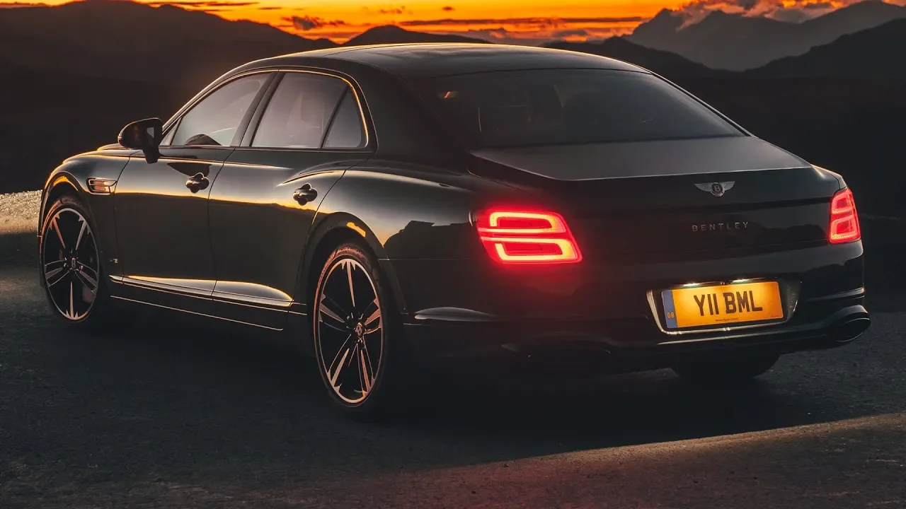 Bentley Flying Spur (2020) - Luxury Sport Sedan!