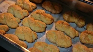 YOU'VE NEVER TASTED THIS BEFORE: SUPER SOFT AND EASY CREAM COOKIES!