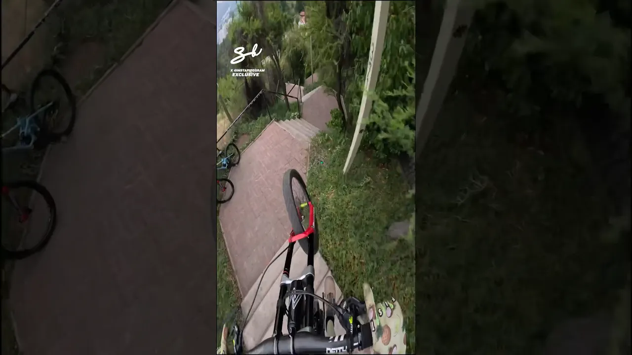 This guy seriously has no fear...😱🚲 I 🎥: IG - @instapipegram #bike #cycling #extreme