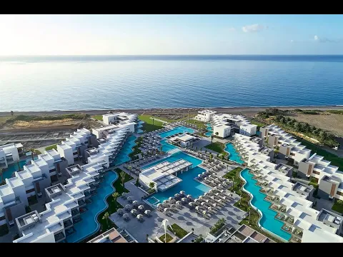 Luftaufnahme des Atlantica Dreams Resorts mit mehreren Pools und Blick auf das Meer.