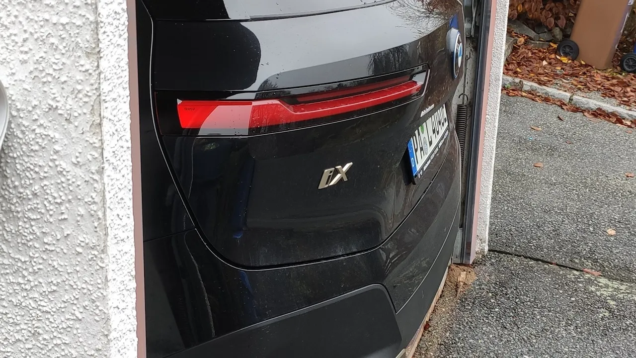 (live) BMW iX 40 - 130 km/h range and charging test