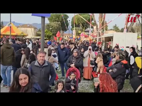 <span style="color:var(--accent)">Video:</span> Carnovale porcarese, successo per la seconda sfilata dei carri in piazza Felice Orsi