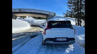 Kia EV9 - test av RWD og AWD i glatt bakke på Hafjell