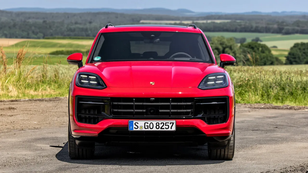 The V8 is Back! The New Porsche Cayenne S | 4k