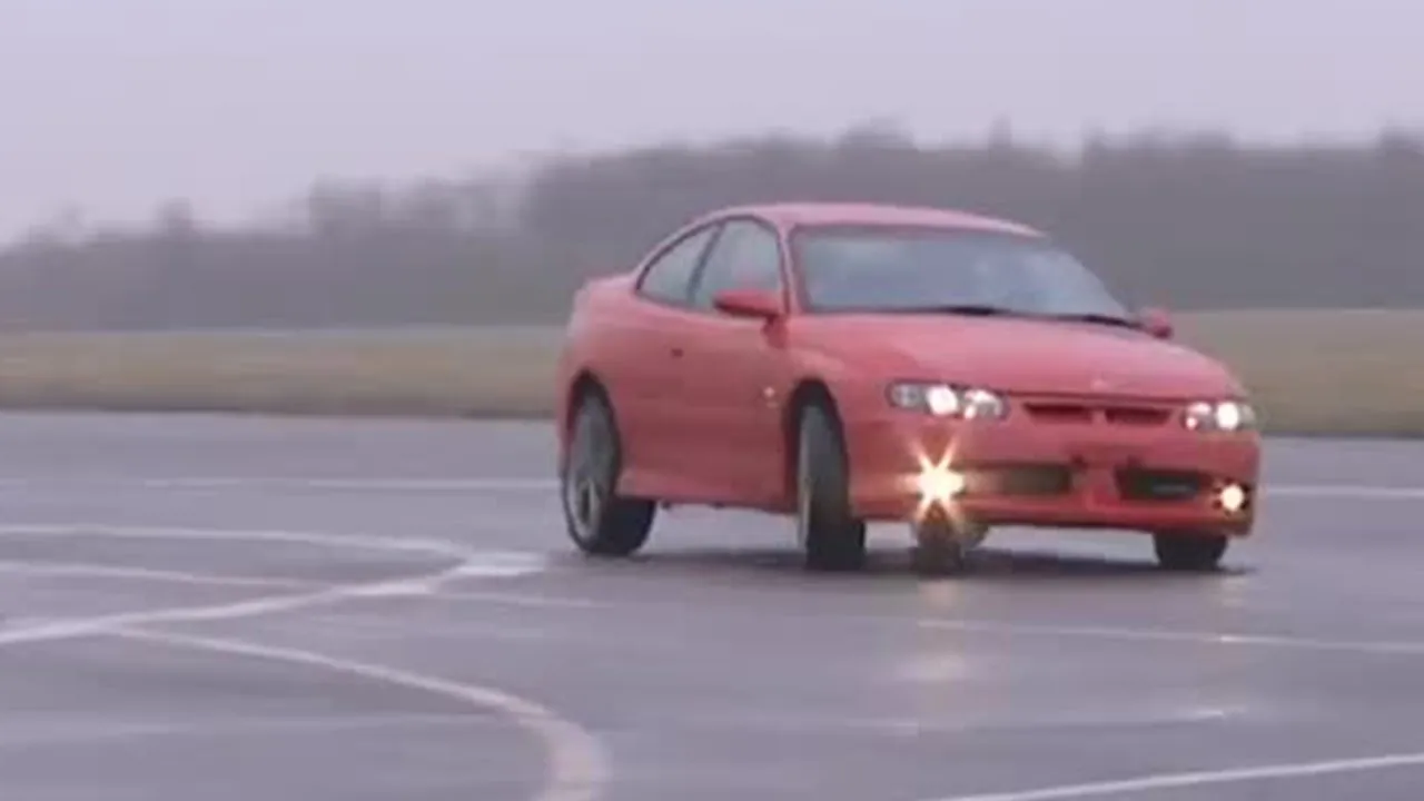 Holden Monaro power lap | Top Gear