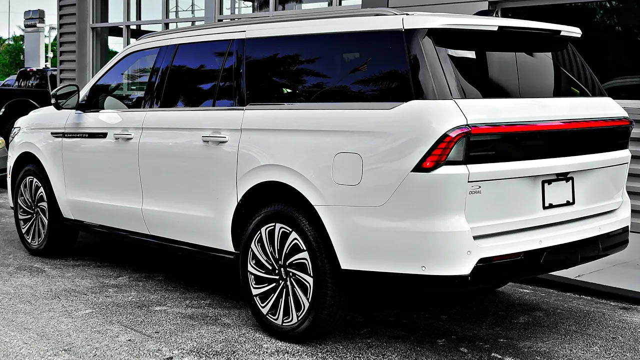 Lincoln Navigator (2025) - Ultra Luxury High-Tech Large SUV