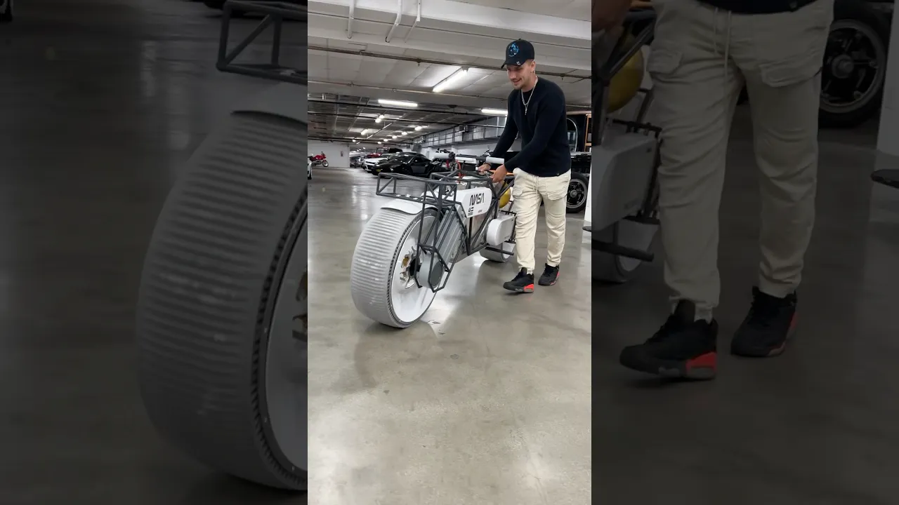 Imagine seeing this on the road 🤯👽 #mars #bike #space