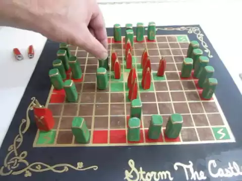 Hnefatafl - The ancient Viking Board Game - How to make it and play it.
