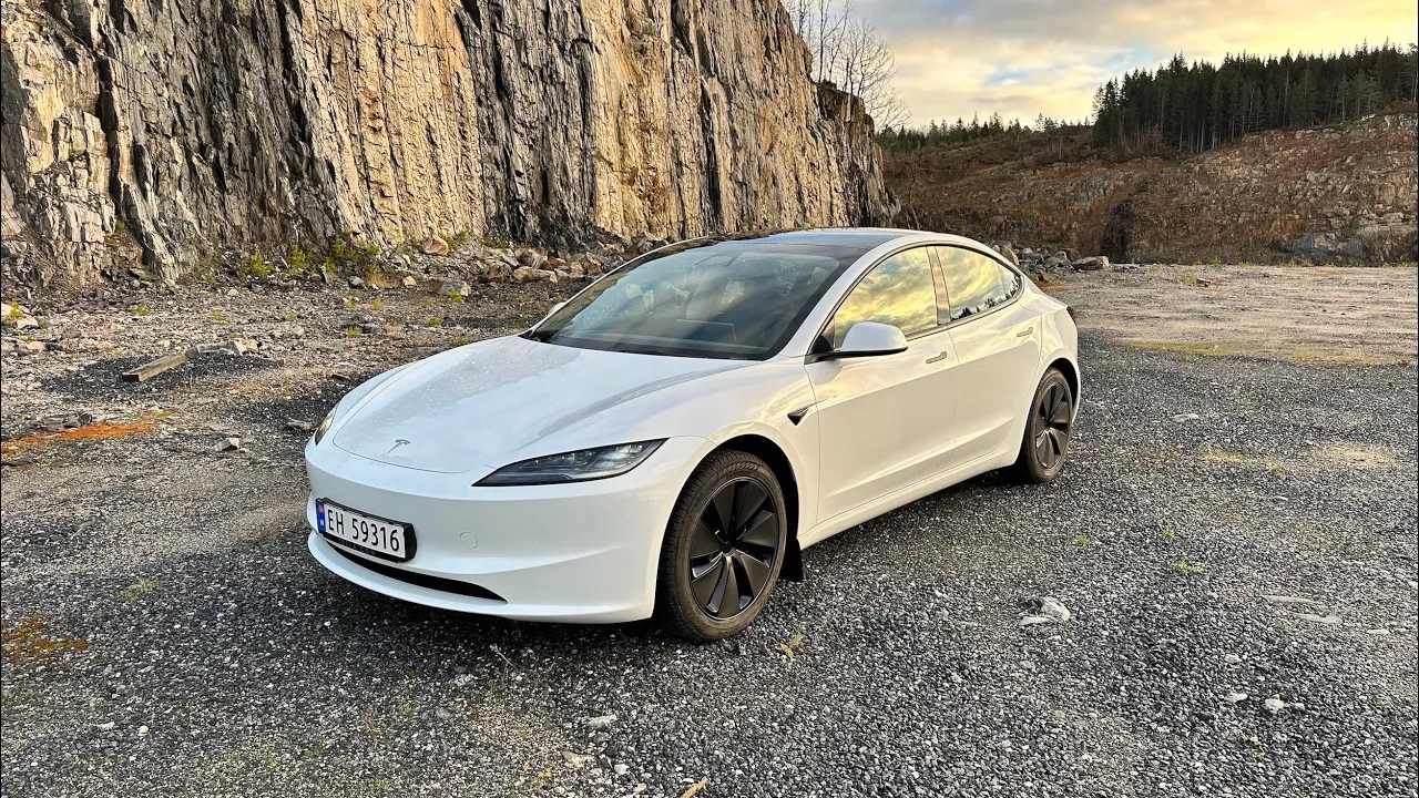 Tesla Model 3 Bakhjulsdrift